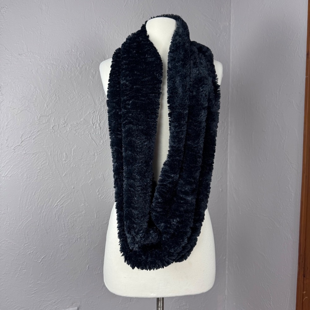 Michael Stars Black Fuzzy Infinity Scarf Goth snow bunny ski cabin winter cozy